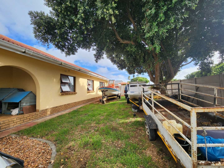 4 Bedroom Property for Sale in Hartenbos Central Western Cape